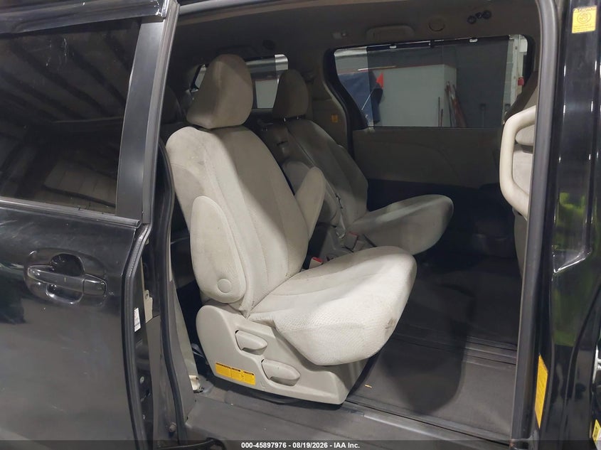 2012 TOYOTA SIENNA auction photo 8
