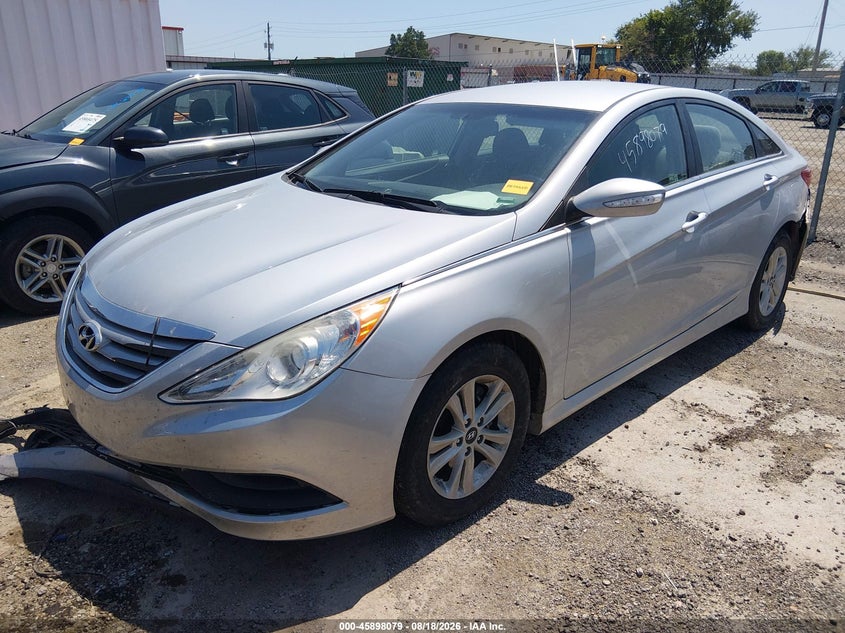 2014 Hyundai Sonata, Right Front, IAAI, VIN 5NPEB4AC5EH826501 — photo 2