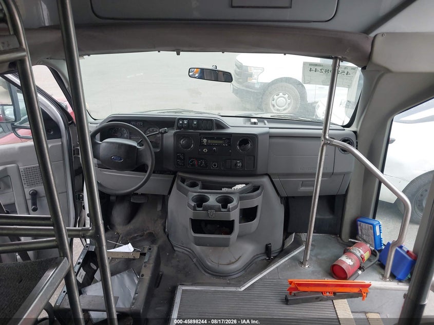 2011 FORD E-350 CUTAWAY auction photo 6