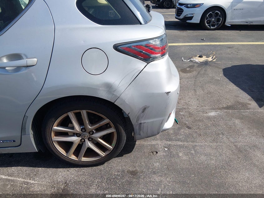 2016 LEXUS CT 200H auction photo 6