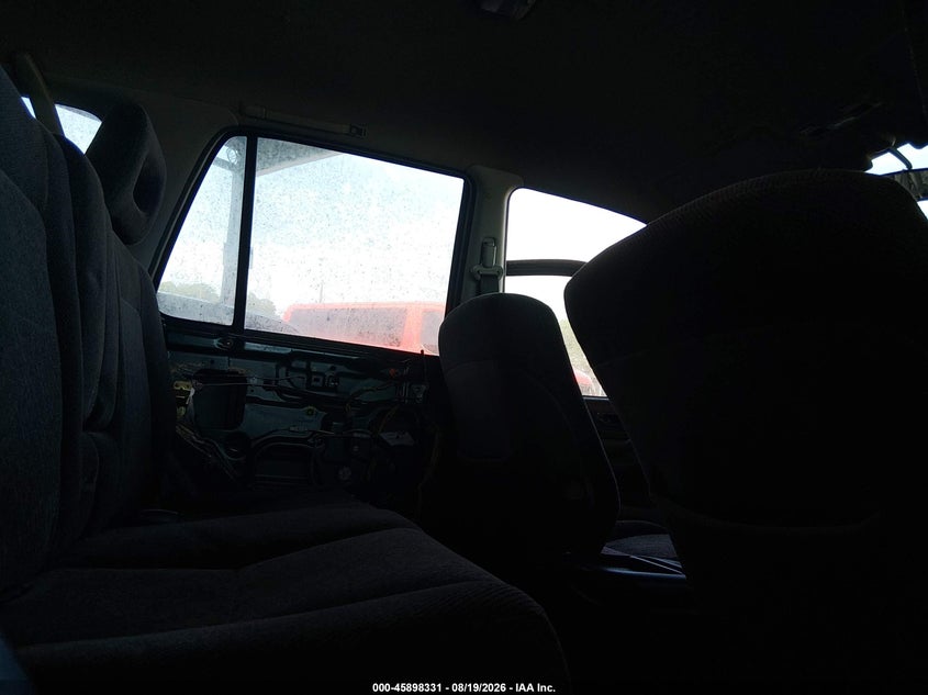 HONDA CR-V 2000 VIN JHLRD1844YC043648