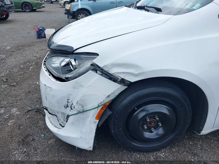 2020 CHRYSLER PACIFICA auction photo 6