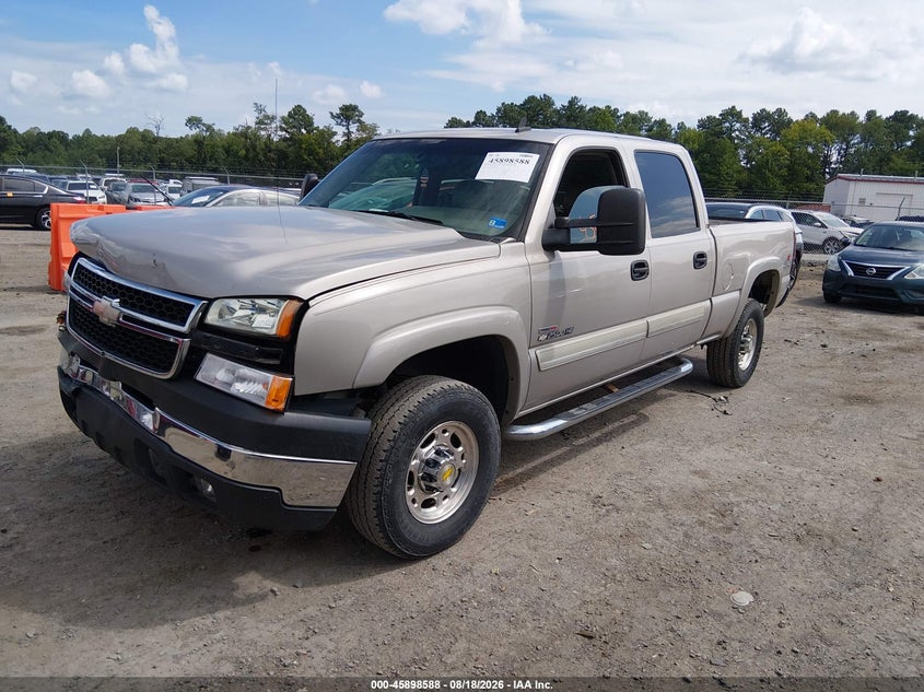 2006 Chevrolet Silverado, Front End, IAAI, VIN 1GCHK232X6F137491 — photo 2