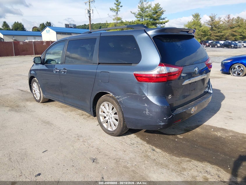 2015 TOYOTA SIENNA auction photo 3