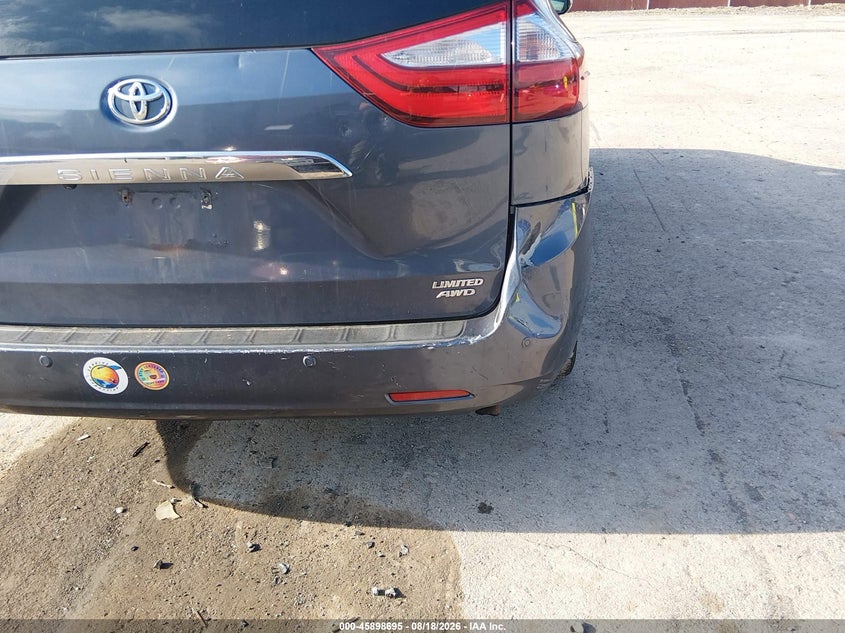 2015 TOYOTA SIENNA auction photo 6