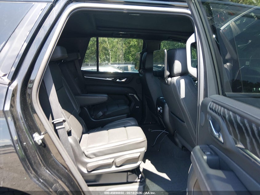 2023 GMC YUKON auction photo 8