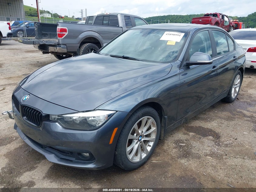 2016 BMW 3er, Flood, IAAI, VIN WBA8E5G54GNC40216 — photo 2