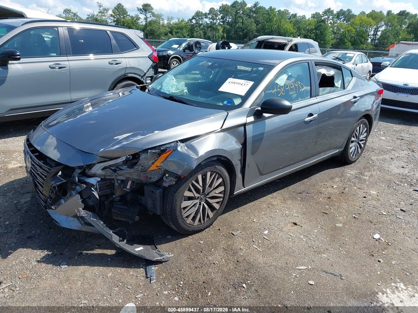 2024 Nissan Altima, Left Front, IAAI, VIN 1N4BL4DVXRN352179 — photo 2
