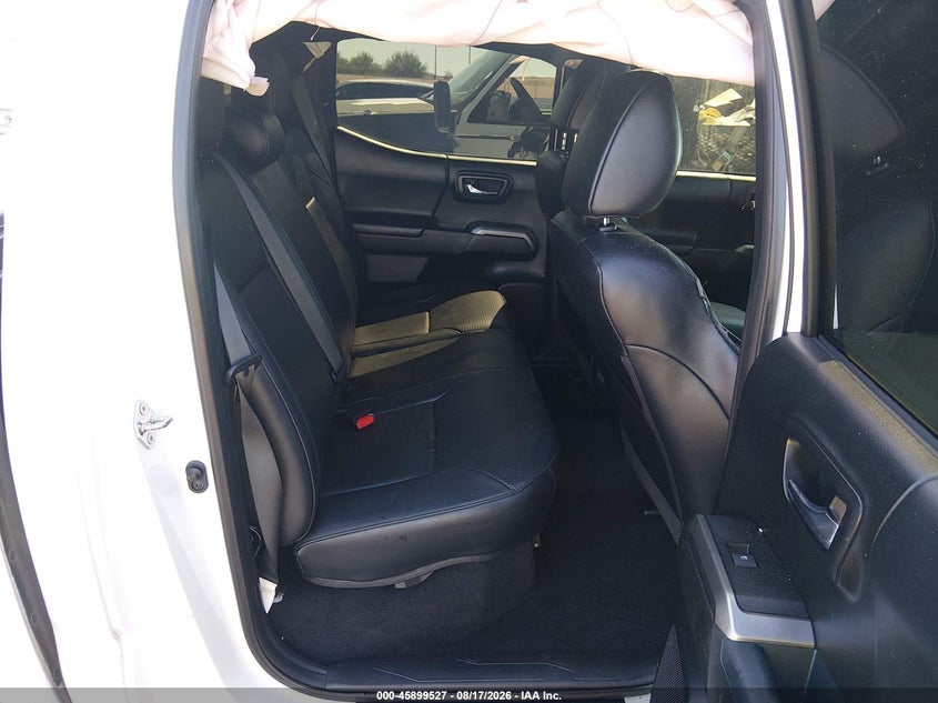 2018 TOYOTA TACOMA auction photo 8