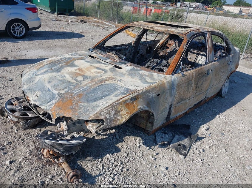 2005 BMW 3er, Total Burn, IAAI, VIN WBAEV33465KX13761 — photo 2