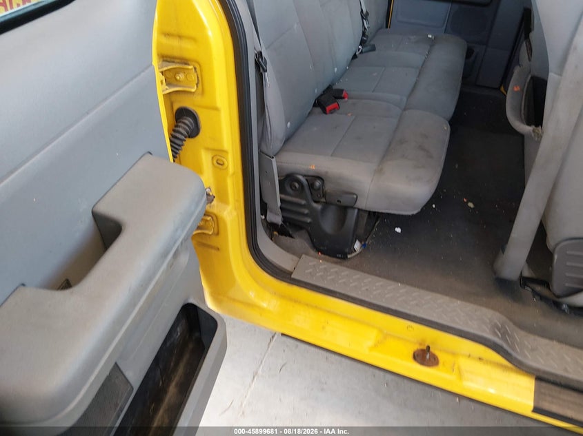 2004 FORD F-150 auction photo 8