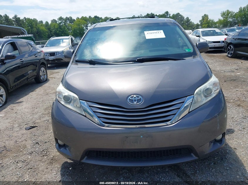 TOYOTA SIENNA - zdjęcie 11
