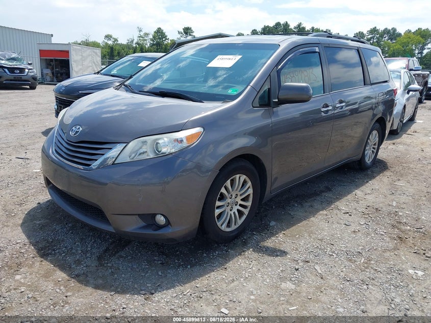 TOYOTA SIENNA - zdjęcie 2