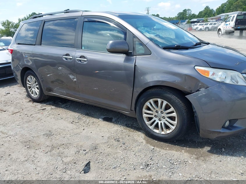 TOYOTA SIENNA - zdjęcie 6