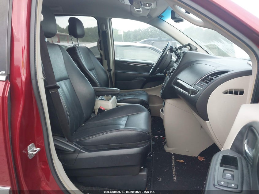 2014 CHRYSLER TOWN & COUNTRY auction photo 5