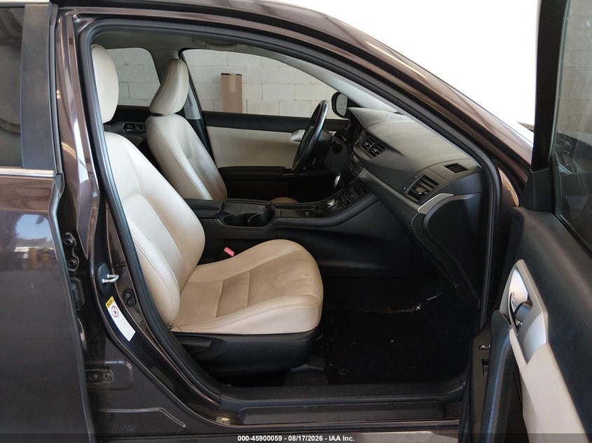 2013 LEXUS CT 200H auction photo 5