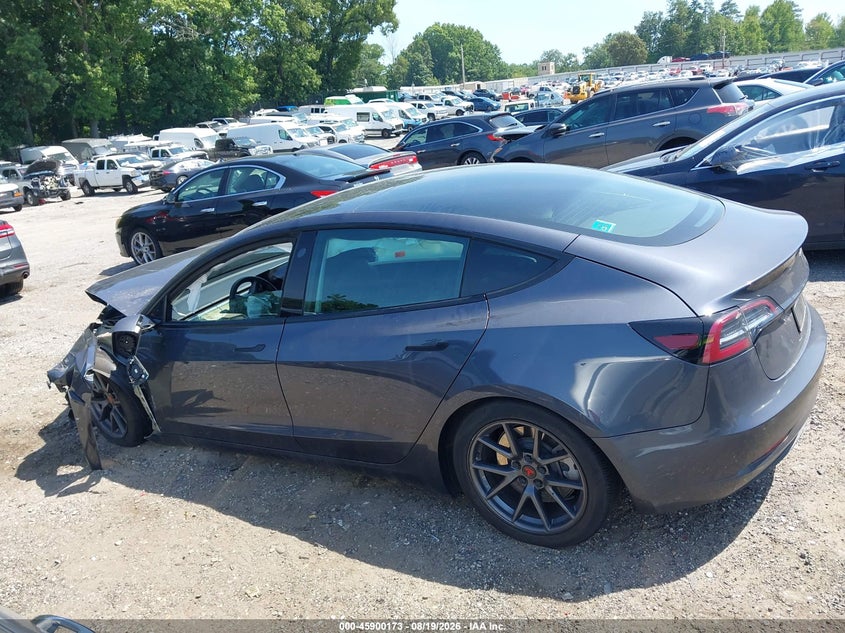 TESLA MODEL 3 - zdjęcie 14