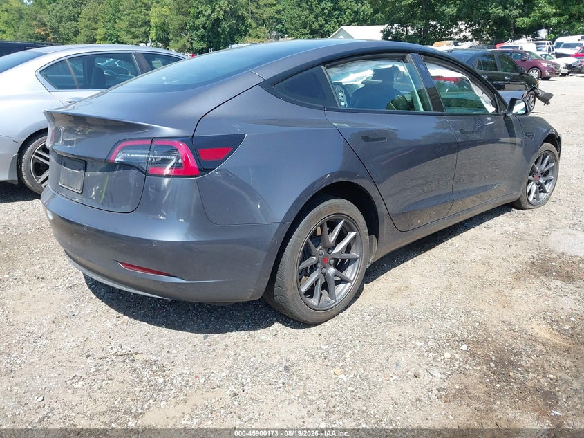 TESLA MODEL 3 - zdjęcie 4