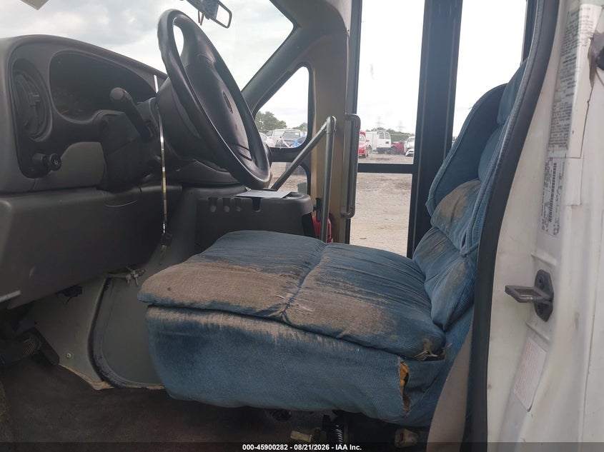 2001 FORD E-350 CUTAWAY auction photo 6