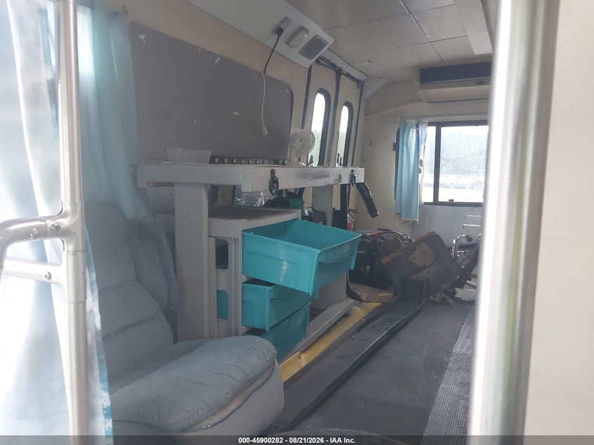 2001 FORD E-350 CUTAWAY auction photo 7