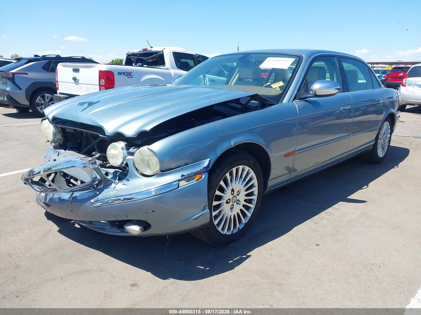 2005 Jaguar XJ, Right Front, IAAI, VIN SAJWA82C55SG46244 — photo 2