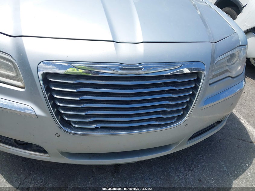 2013 CHRYSLER 300C auction photo 6