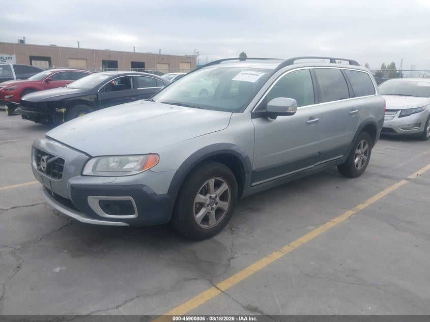 2013 Volvo XC70, Right Front, IAAI, VIN YV4940BZ5D1148679 — photo 2