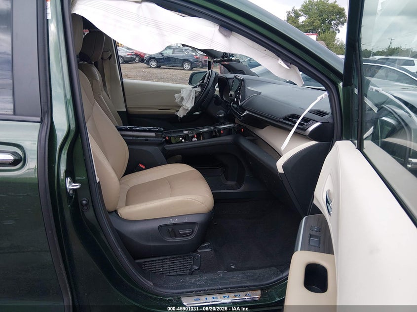 2024 TOYOTA SIENNA auction photo 5