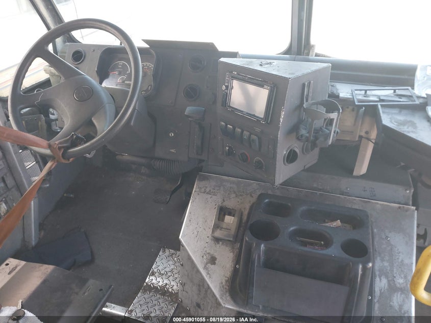 2014 FREIGHTLINER CHASSIS auction photo 6