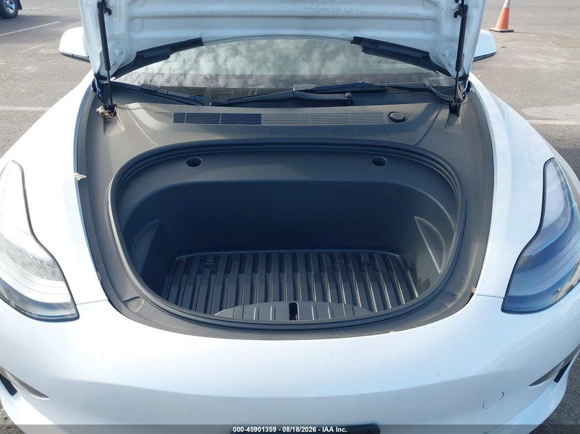 TESLA MODEL 3 - zdjęcie 10