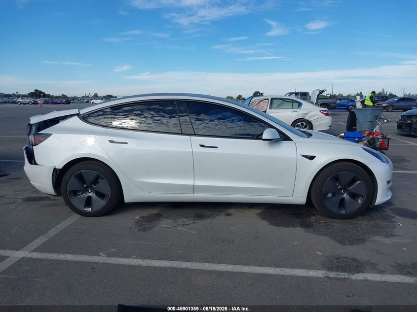 TESLA MODEL 3 - zdjęcie 14