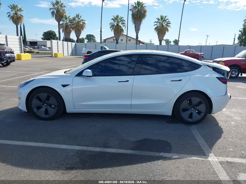 TESLA MODEL 3 - zdjęcie 15