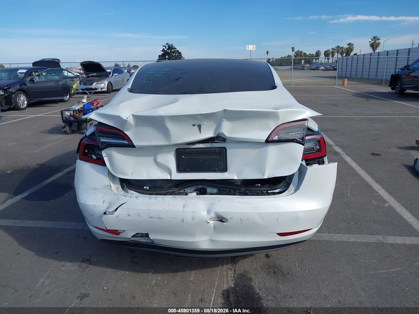 TESLA MODEL 3 - zdjęcie 17