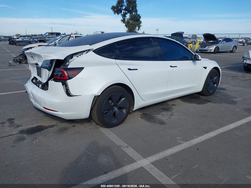 TESLA MODEL 3 - zdjęcie 4