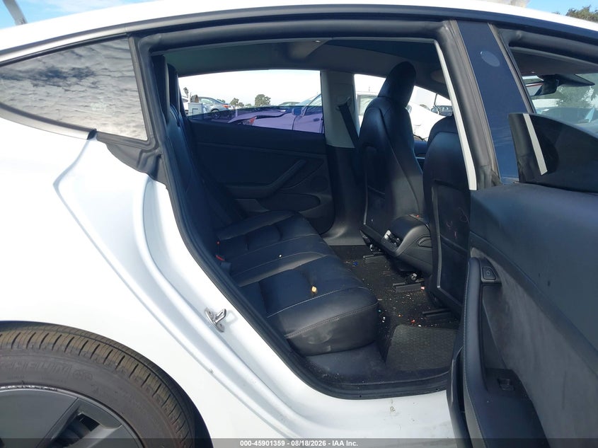 TESLA MODEL 3 - zdjęcie 8