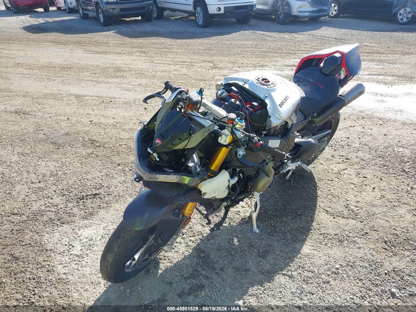 2024 DUCATI PANIGALE MOTO 2