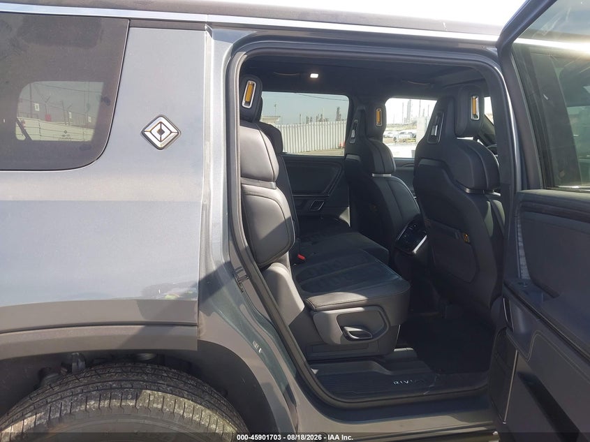 2023 RIVIAN R1S auction photo 8