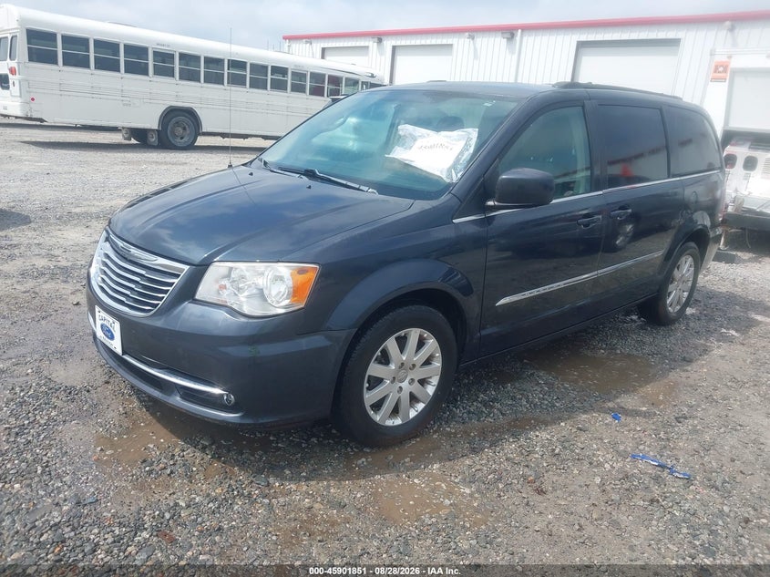 2014 CHRYSLER TOWN & COUNTRY auction photo 2