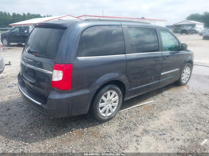 2014 CHRYSLER TOWN & COUNTRY auction photo 4