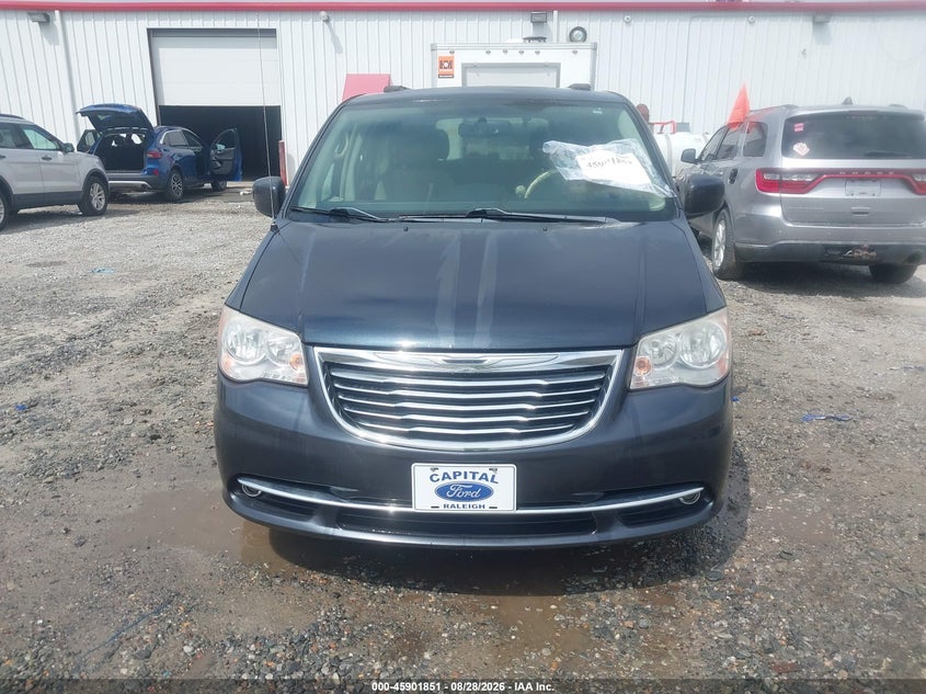 2014 CHRYSLER TOWN & COUNTRY auction photo 6