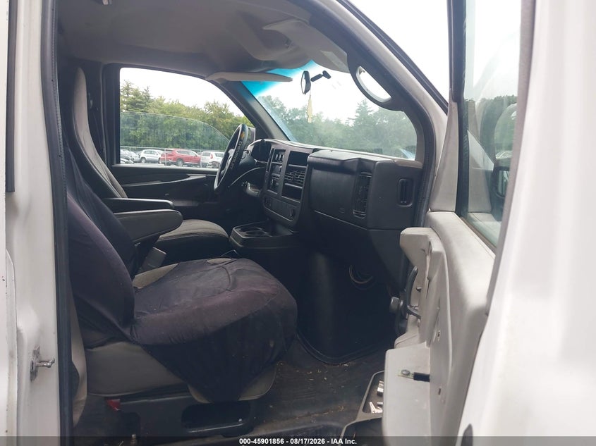 2011 GMC SAVANA 2500 auction photo 5