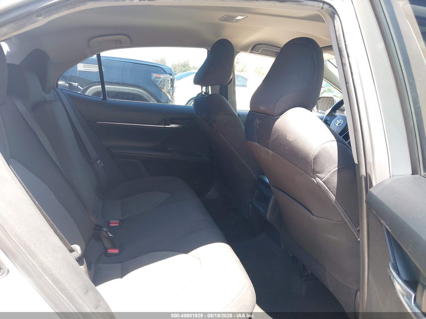 TOYOTA CAMRY - zdjęcie 8