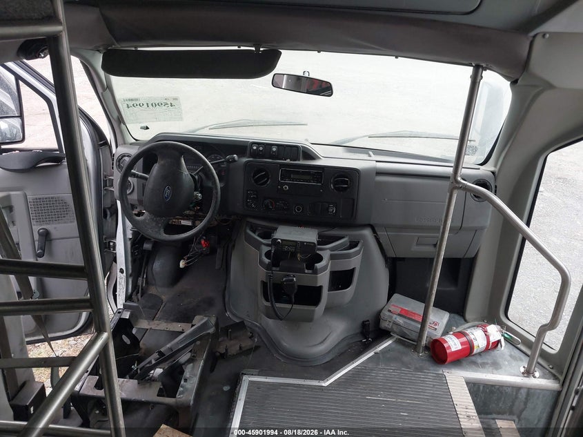 2011 FORD E-350 CUTAWAY auction photo 6