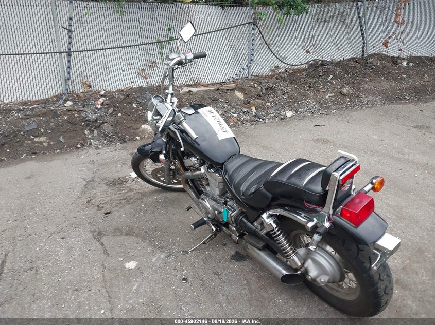 SUZUKI VS700 1987