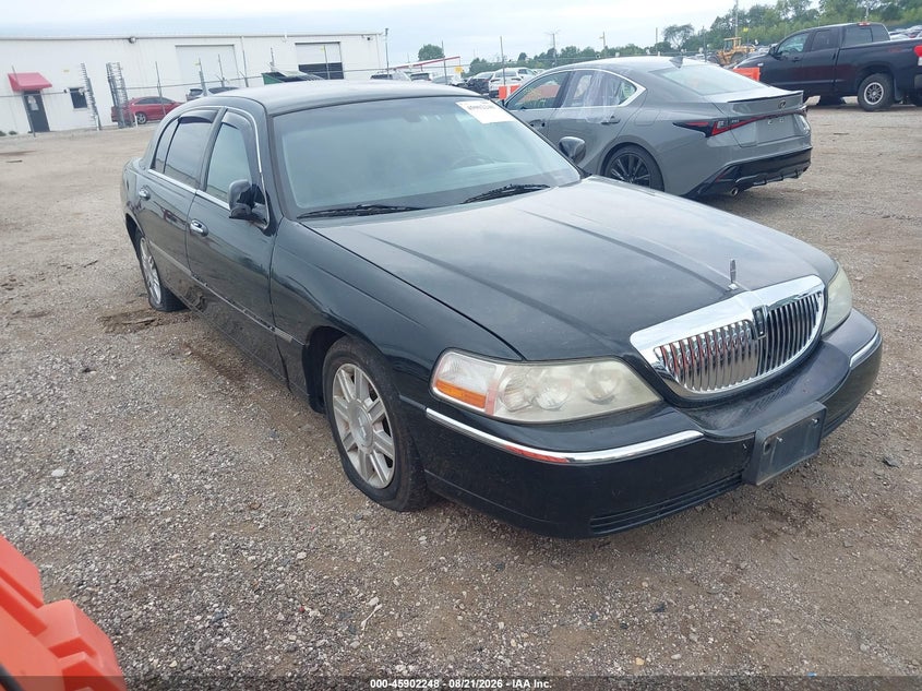 2010 Lincoln Town Car Executive L, Normal Wear & Tear, IAAI, VIN 2LNBL8EV4AX622179
