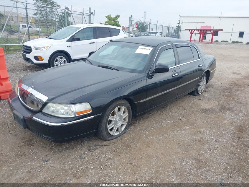 2010 Lincoln Town Car, Звичайний знос, IAAI, VIN 2LNBL8EV4AX622179 — фото 2