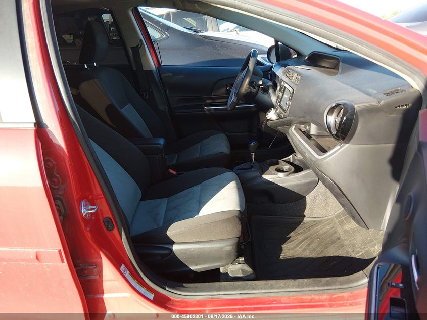 2015 TOYOTA PRIUS C auction photo 5