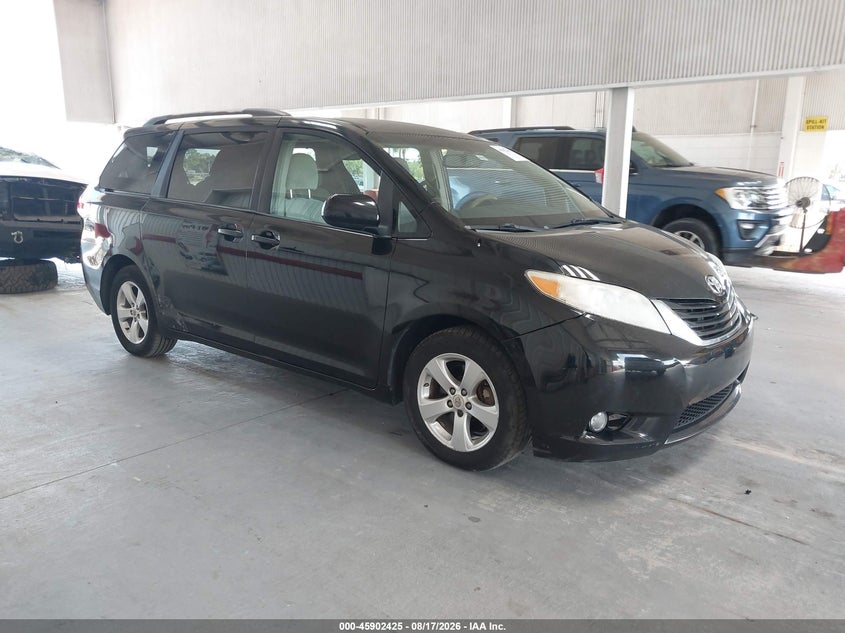 2011 TOYOTA SIENNA auction photo 1