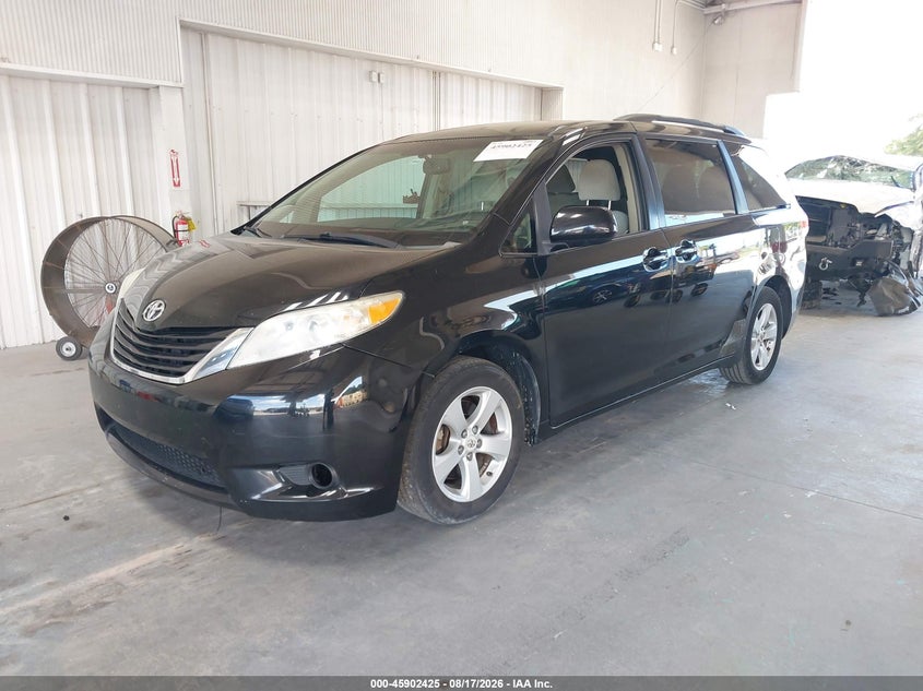 2011 TOYOTA SIENNA auction photo 2