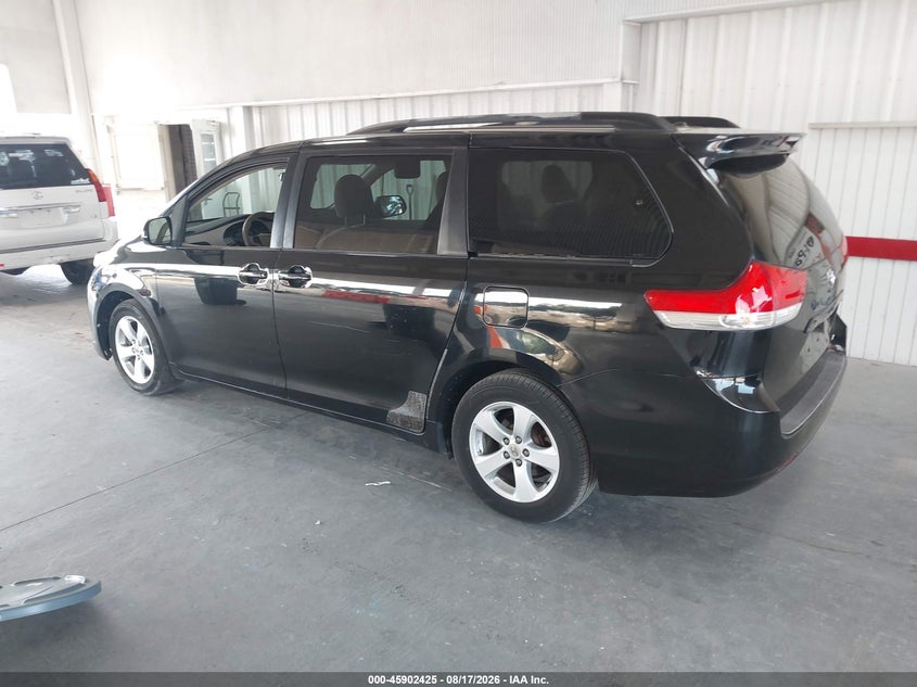 2011 TOYOTA SIENNA auction photo 3